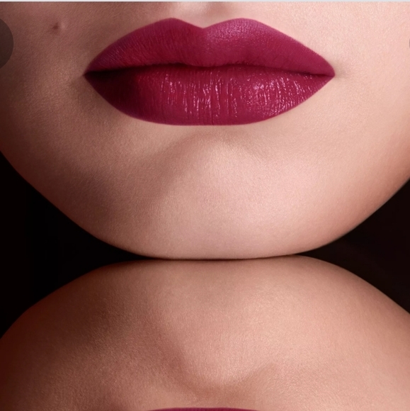 Burberry kisses bright plum no. 101 lipstick - Picture 4 of 4